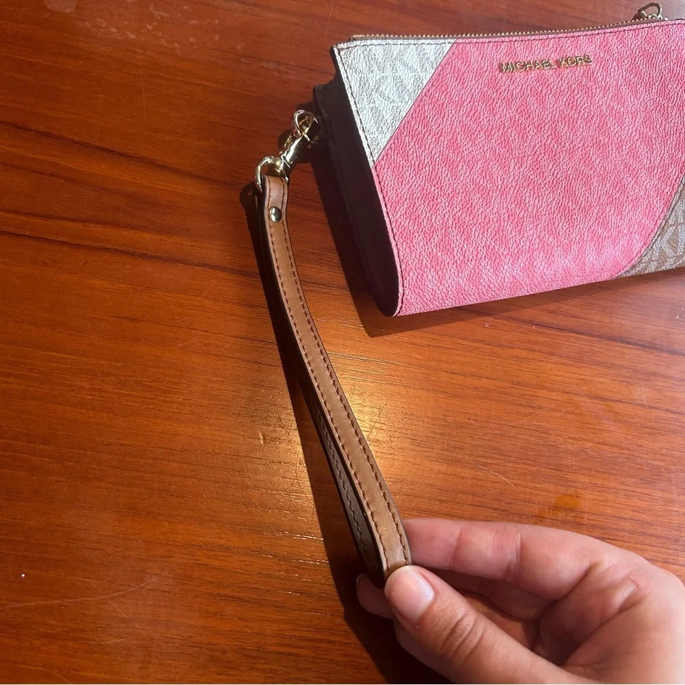 Michael Kors Wristlet - Picture 2 of 10